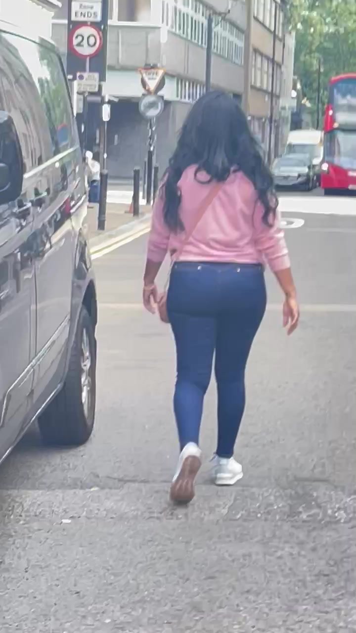 Sexy ass walking in public - video 2