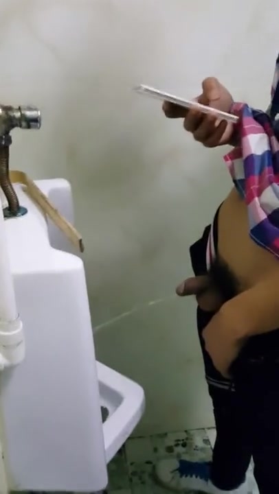 HOT ASIAN TWINK PISSING AT URINAL