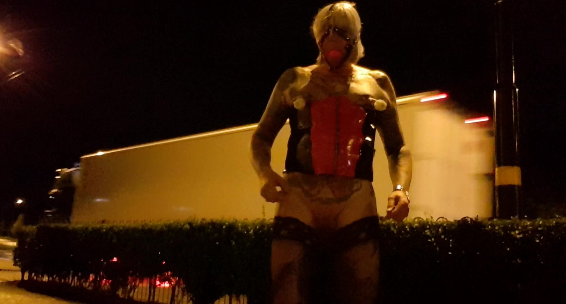 Humiliating myself and wanking outside my house