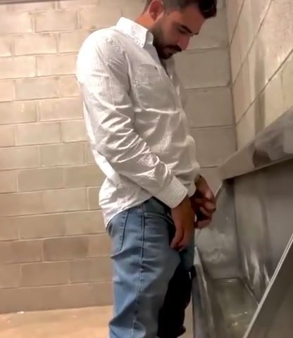 Spy my friend pee
