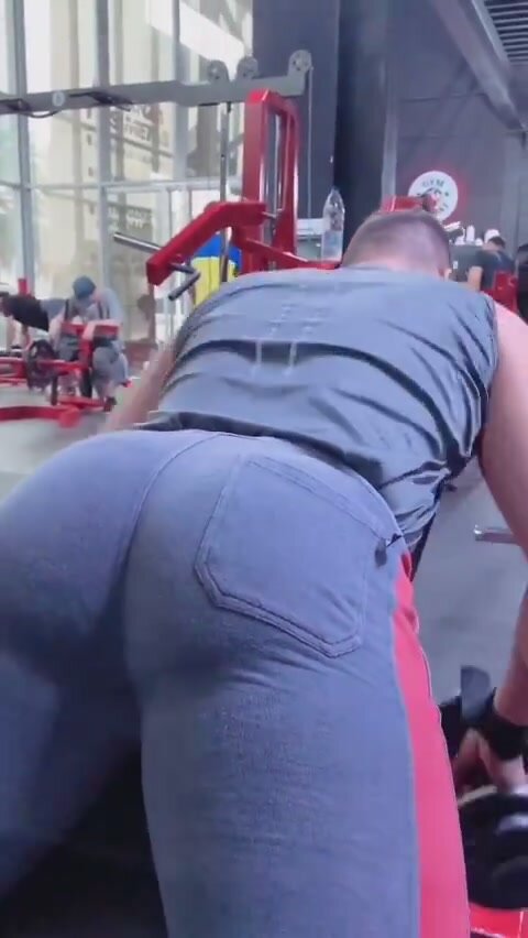 Trainer with a big booty