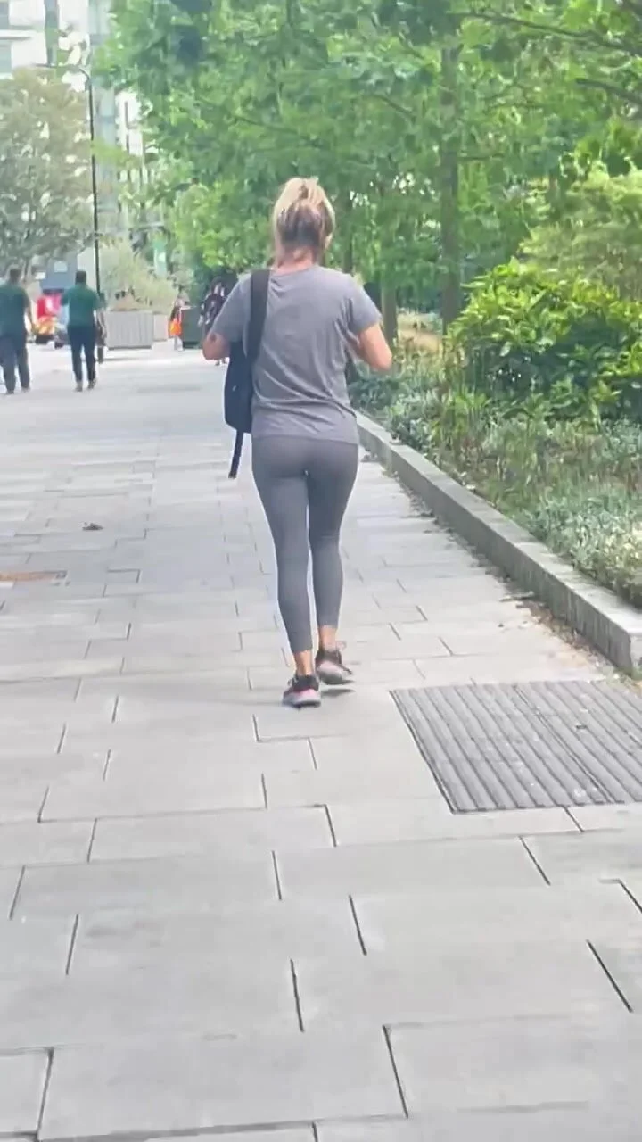 Skinny milf in grey leggings - ThisVid.com