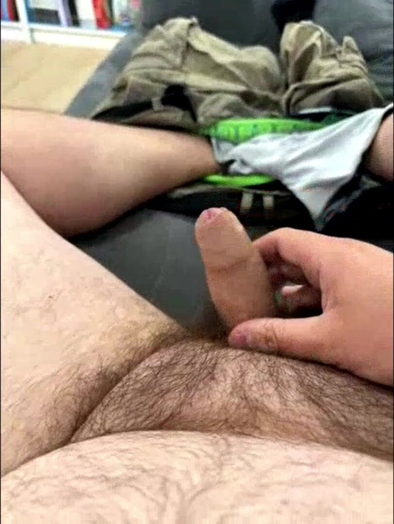 Chubby Gainer hairy jerking off