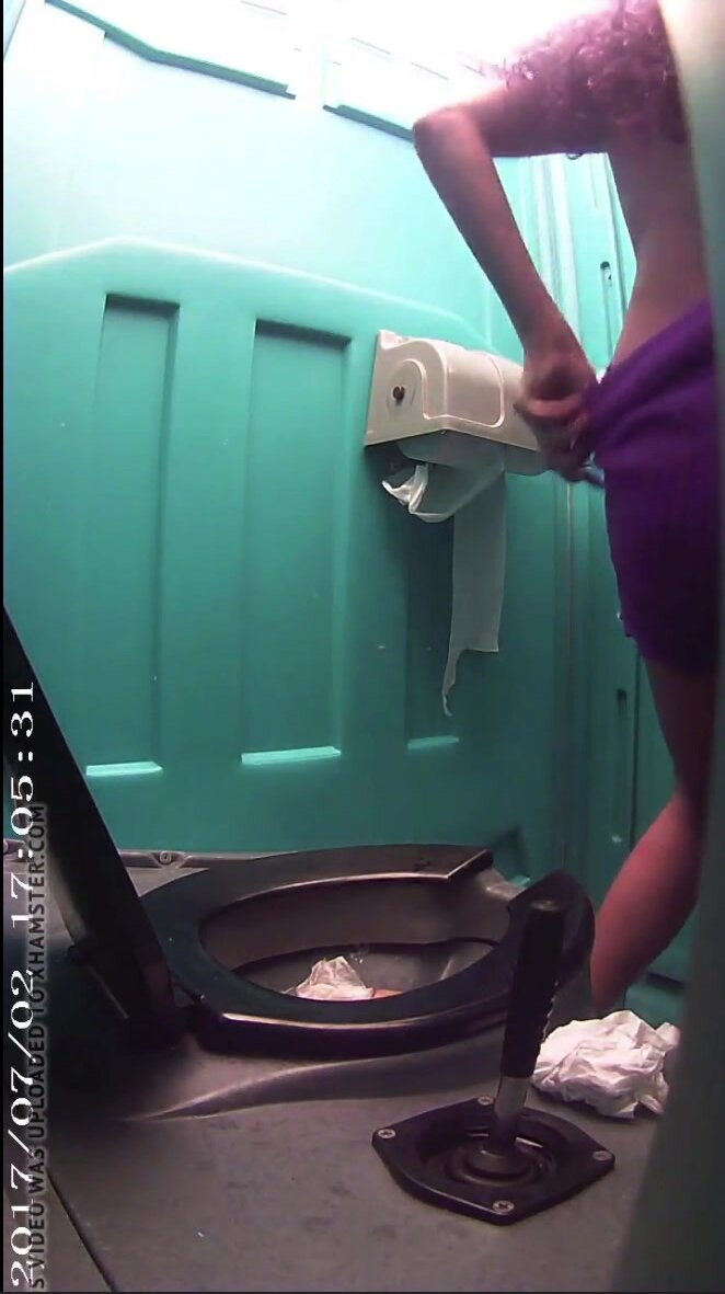 Rare voyeur girl with perfect butt pees in porta potty