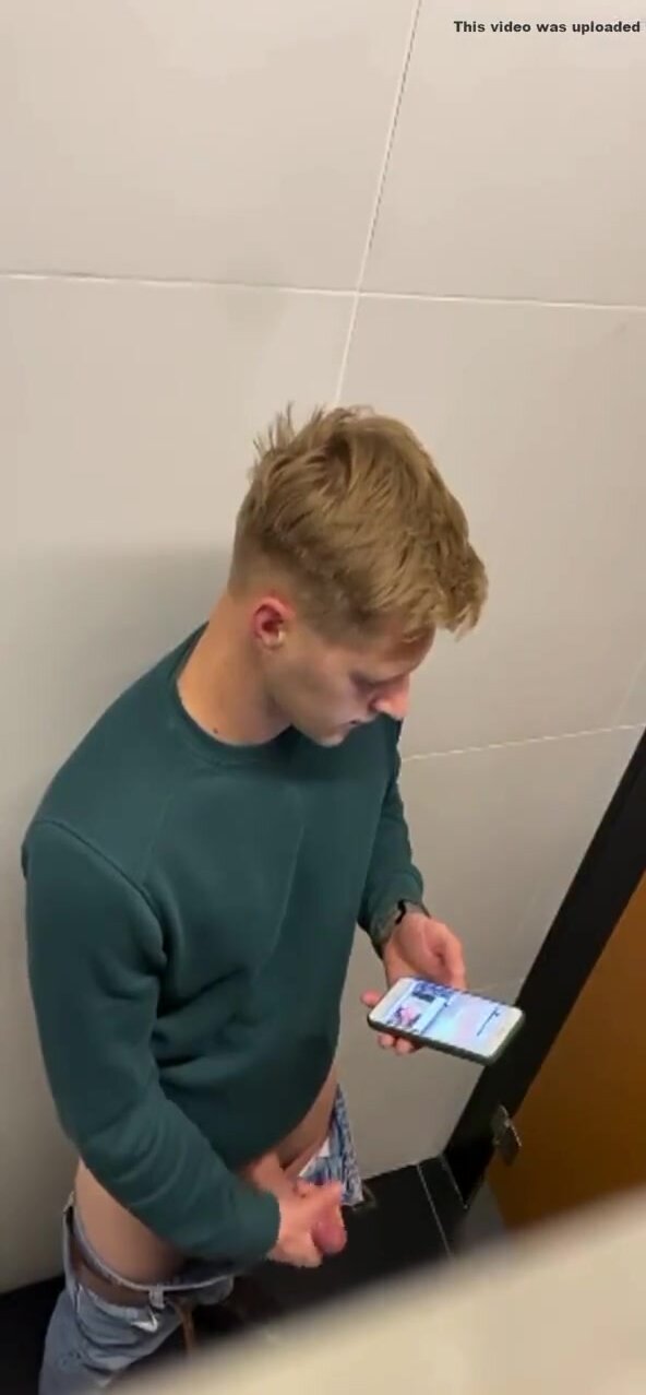 Str8 jerks off - video 3