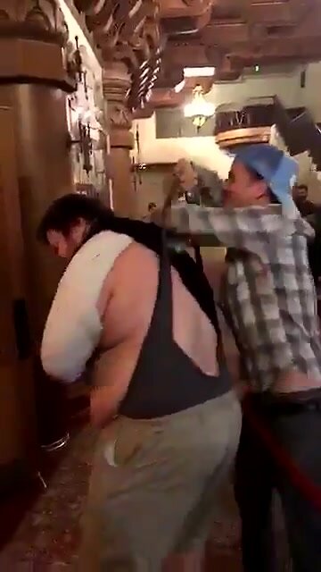 Steve-O Gives Fat Guy a Wedgie