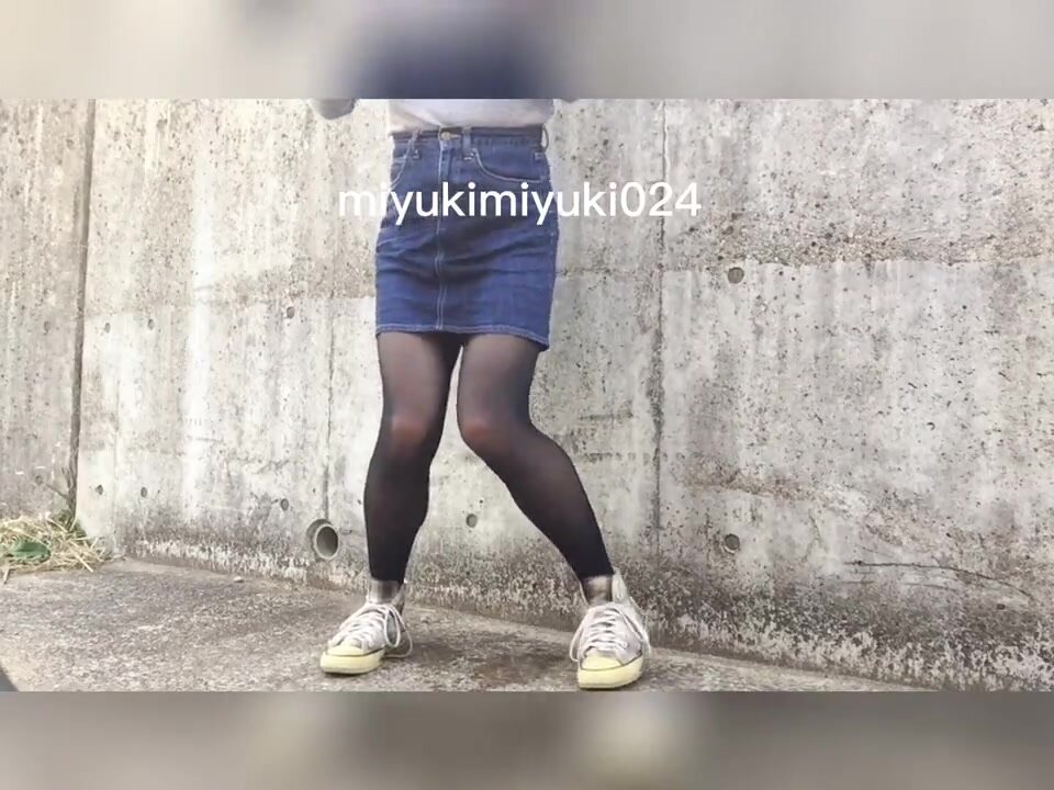 JAPANESE GIRL REWETTING IN PUBLIC 4TH TIME