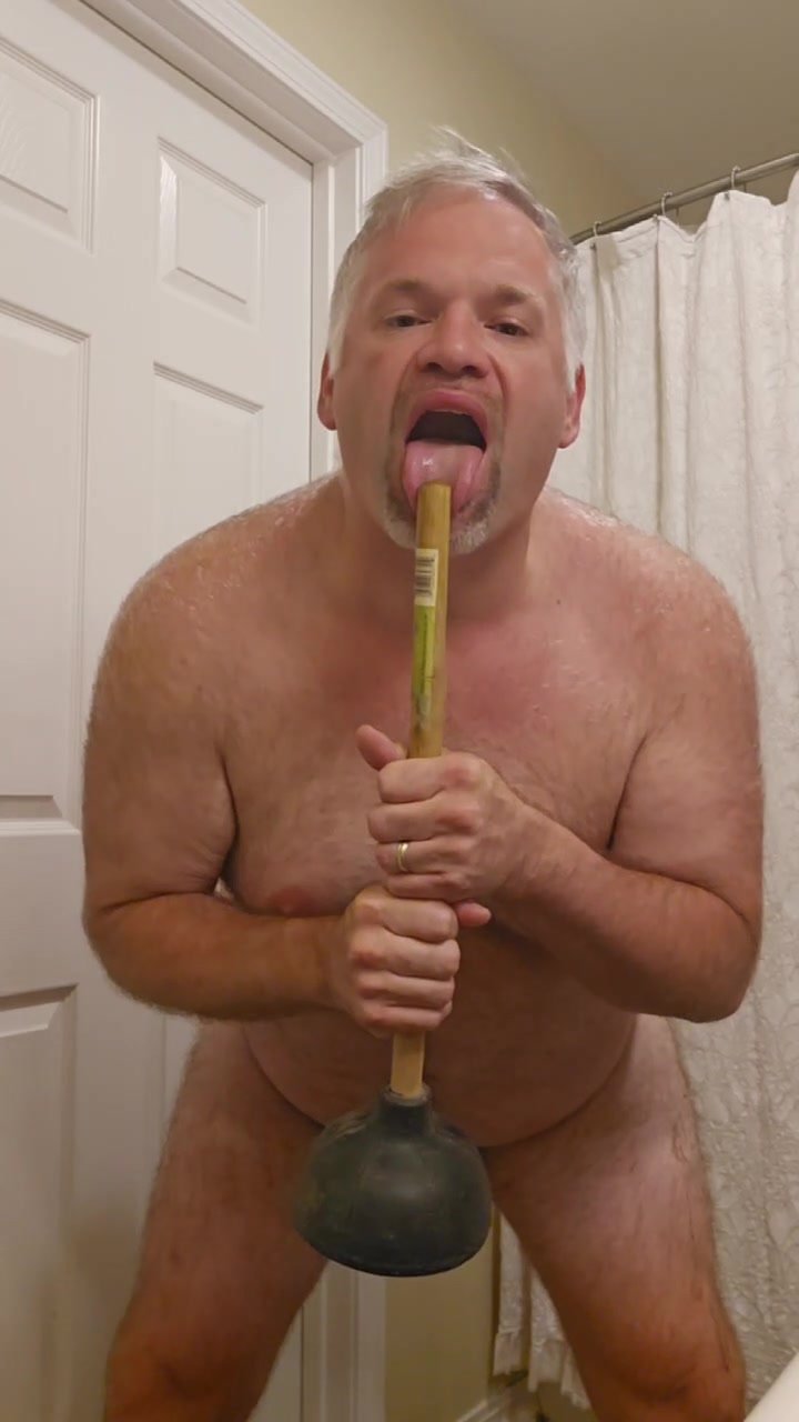 Daddy pig uses plunger as dildo