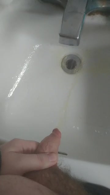 Piss in the sink - video 3