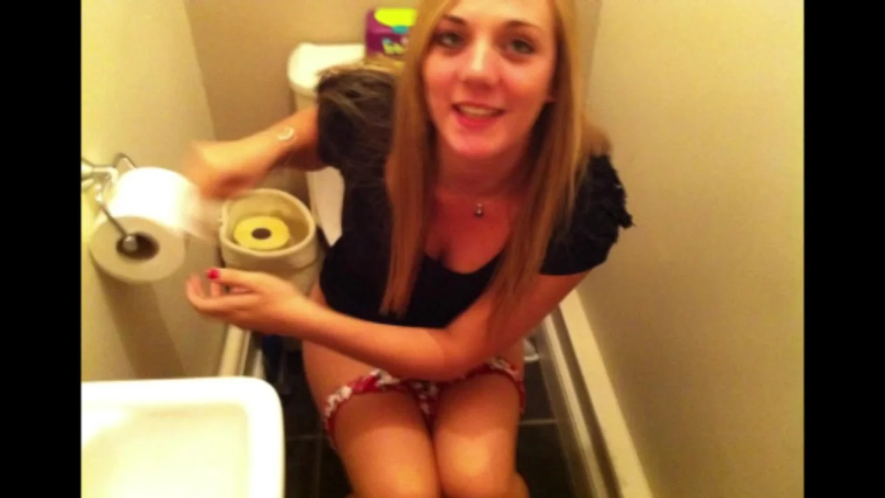 18yers Girl Pissi Vidieio Odieo - Girl Public Toilet Piss Audio - ThisVid.com