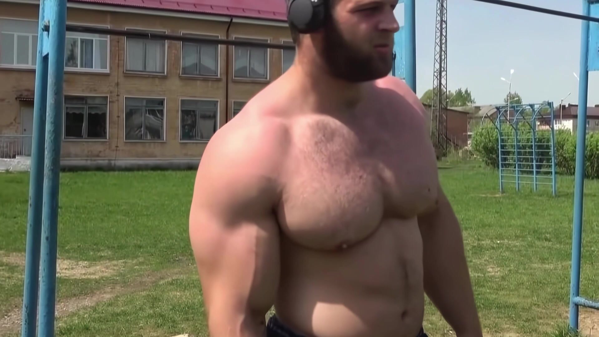 Andrey Smaev, muscle hunk - ThisVid.com