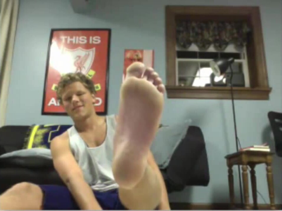 straight guys show feet on cam - video 8