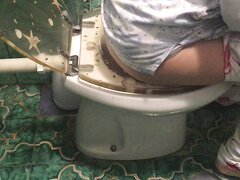 Sruggling on toilet
