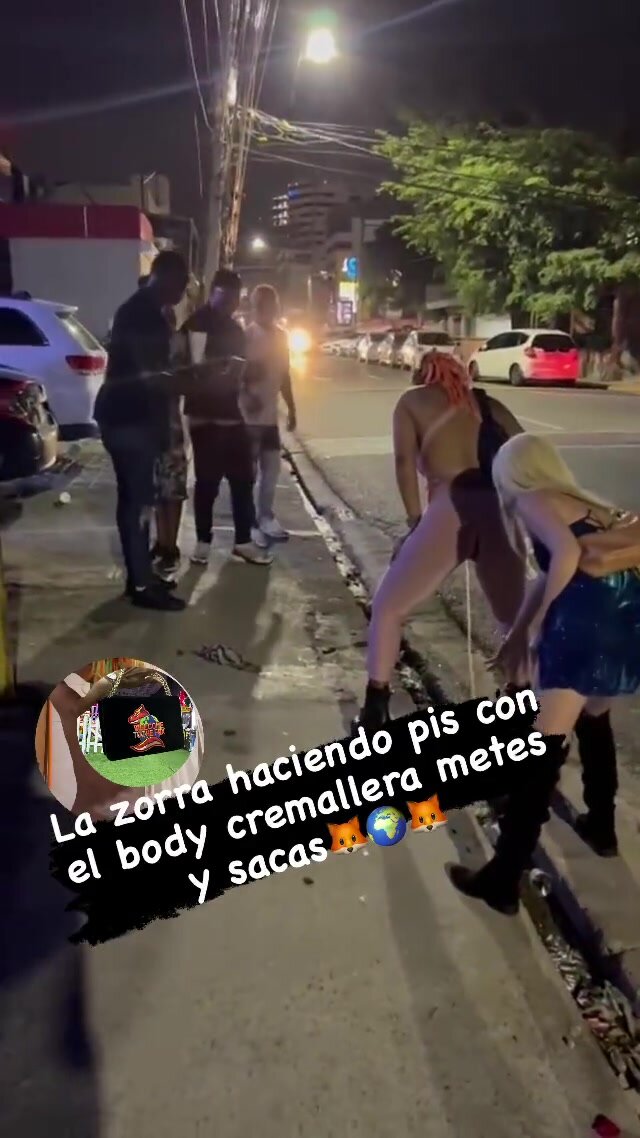 Ebony-latina standing leak on Mexico street, guys watch