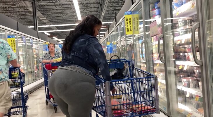 THERES LEVELS TO THIS MONSTER BOOTY BBW CANDID CAPTURIN
