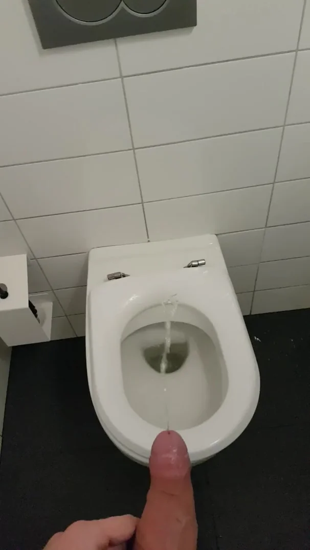 Liliput Miniarsch Toilette Cumshot