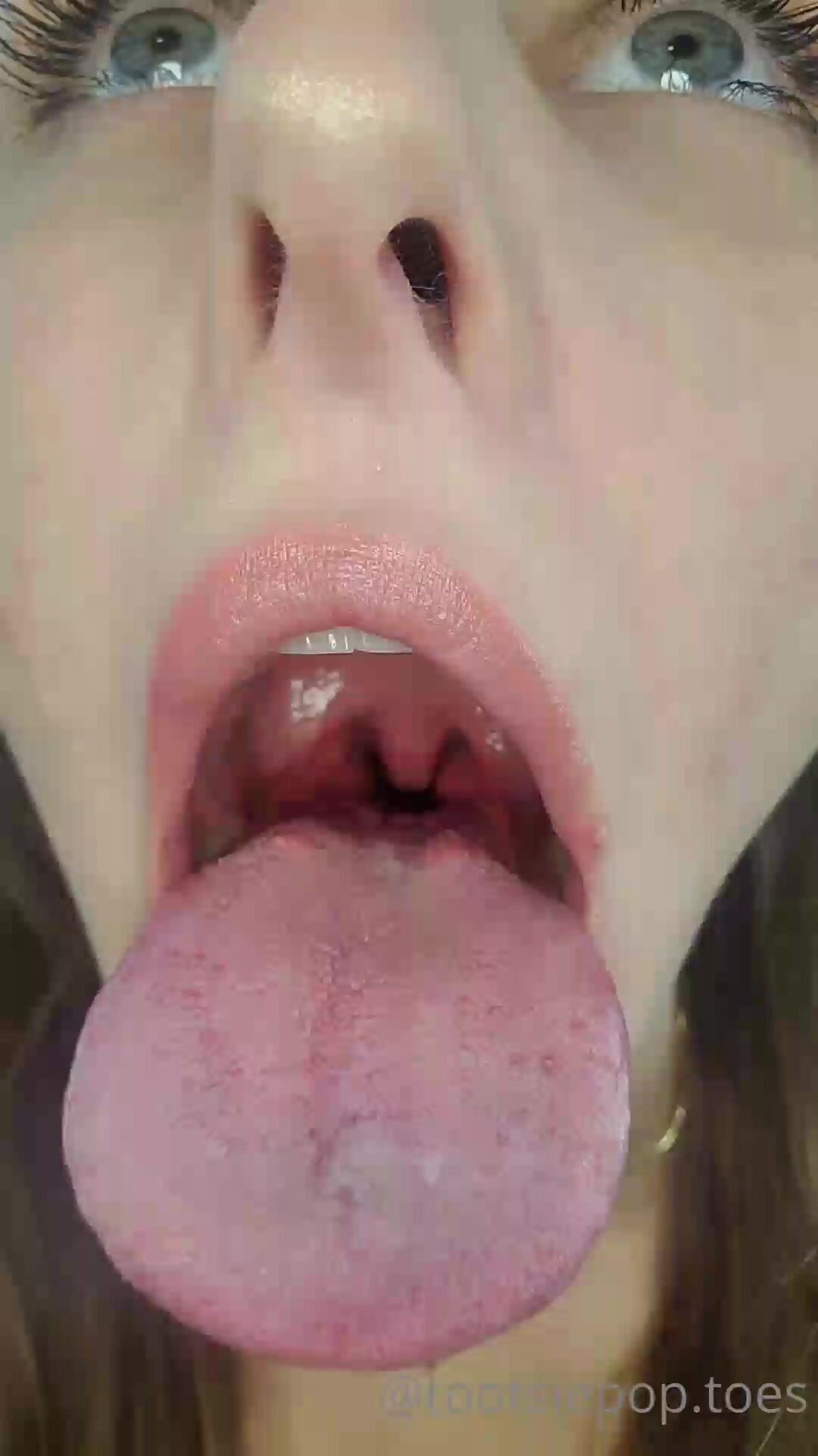 Best mouths: Tootsiepopt long tongue and uvula - ThisVid.com