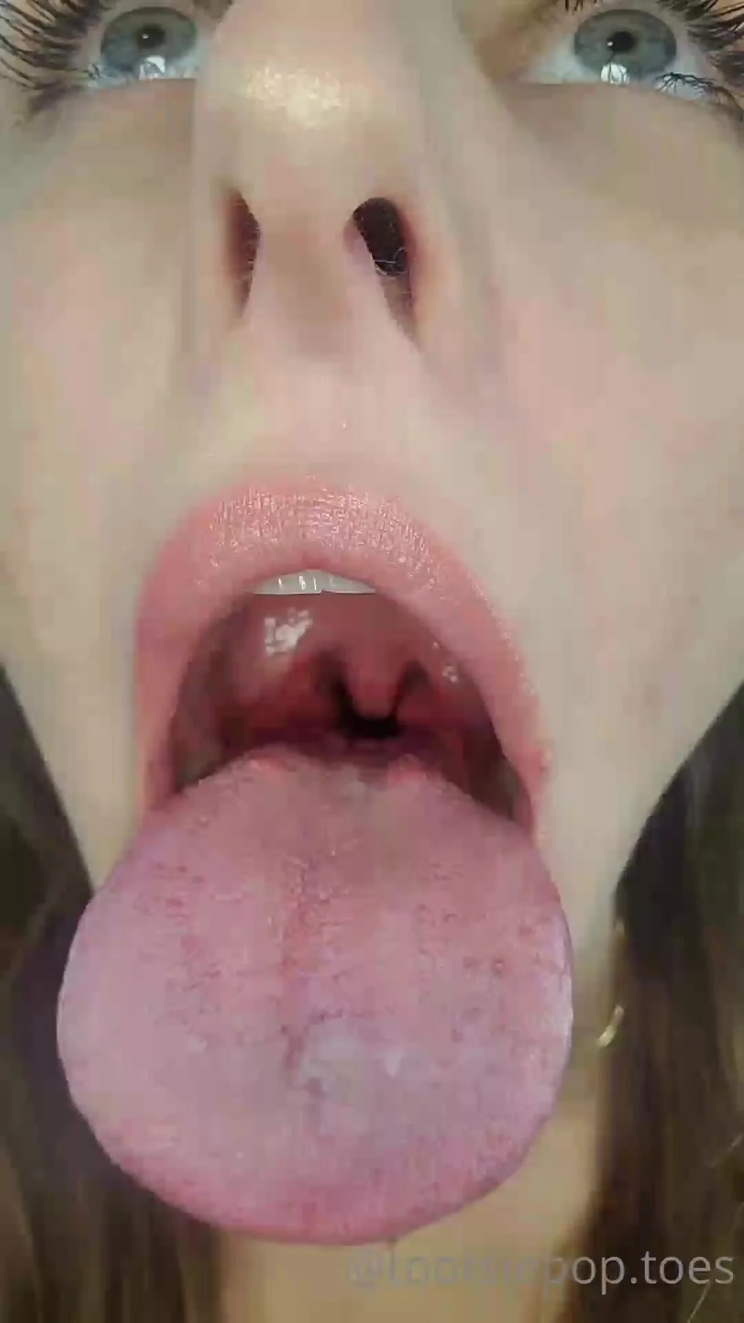 Tootsiepopt long tongue and uvula - ThisVid.com