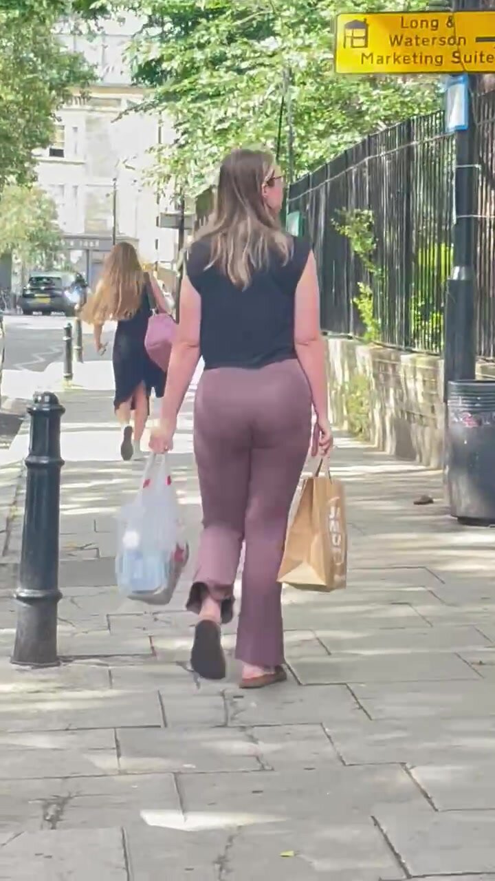 Sexy milf in tight pants