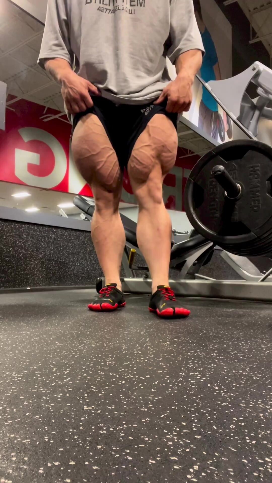 Huge muscular legs - video 2