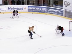 Guy strips naked during hockey practice