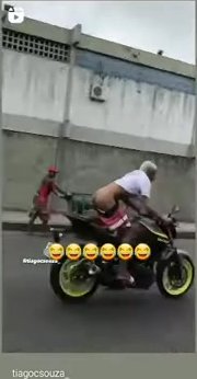 Mooniing Brazilian motoboy