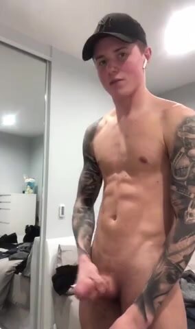 twink with great sleeve tatts cums