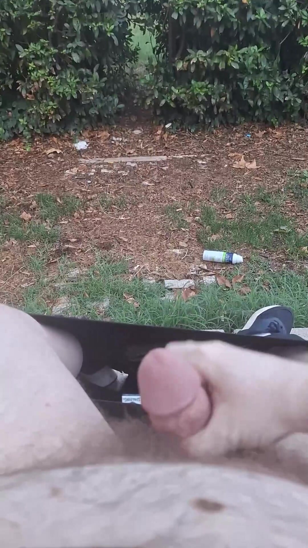 Outdoor Jerking and cumming in the public park