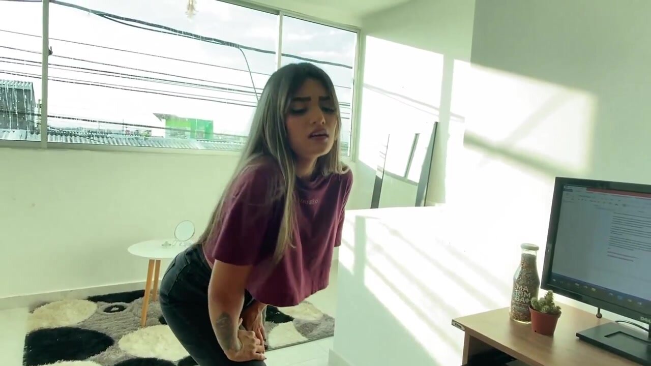 She pisses in her jeans in the office