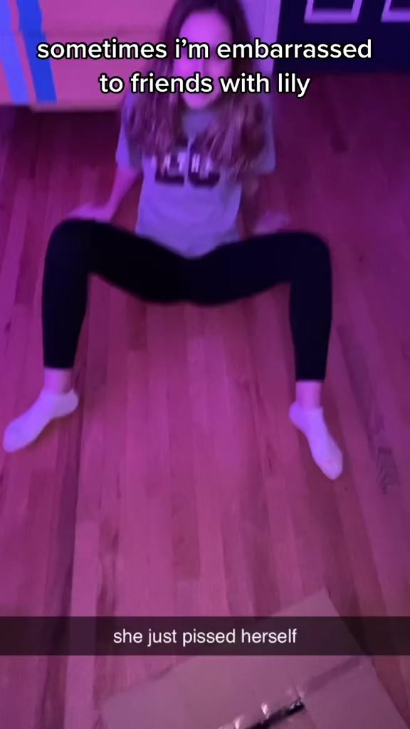 College teen wets her leggings on the floor