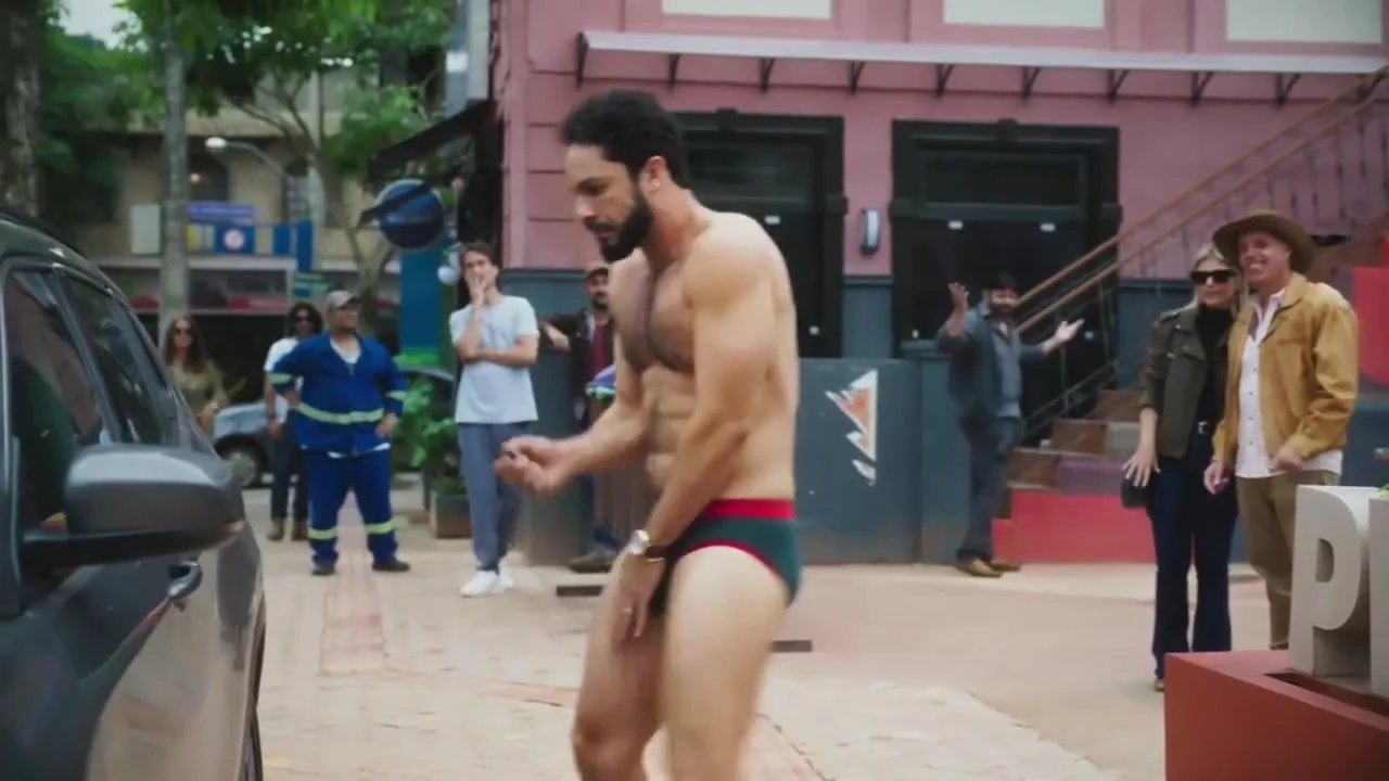 Man made to run outside in briefs - ThisVid.com en anglais