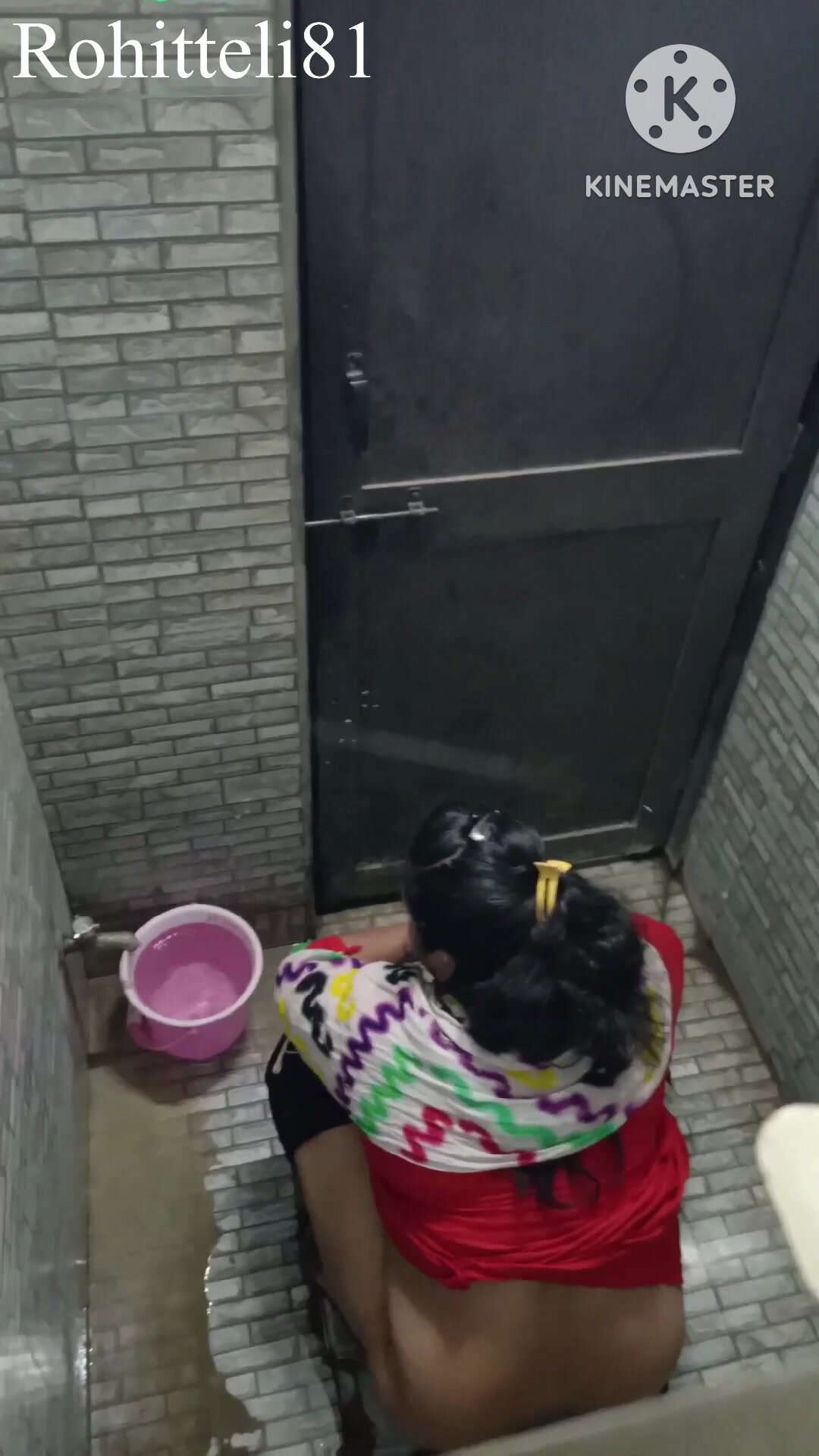 Desi Girl pissing In Toilet