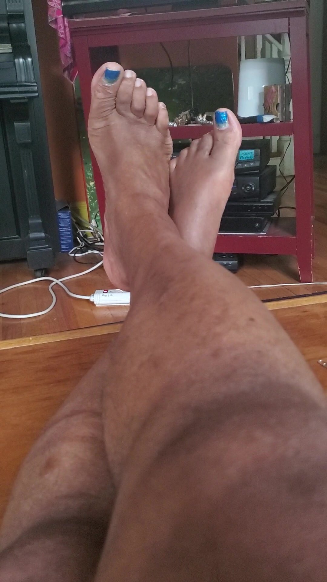 P.E.T.E.'s ticklish bare feet wiggling in anticipation