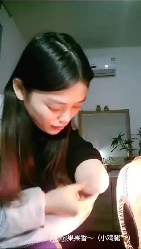 ASIAN GIRL SHOWING OFF HER STUMP 2