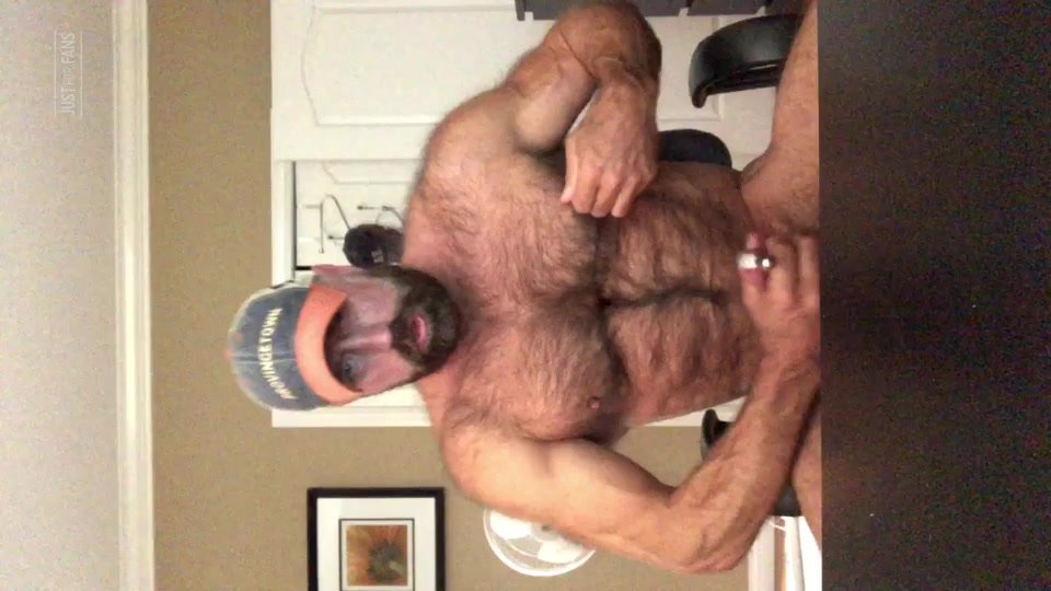 Hot fucking pig muscle bear cums a fountain