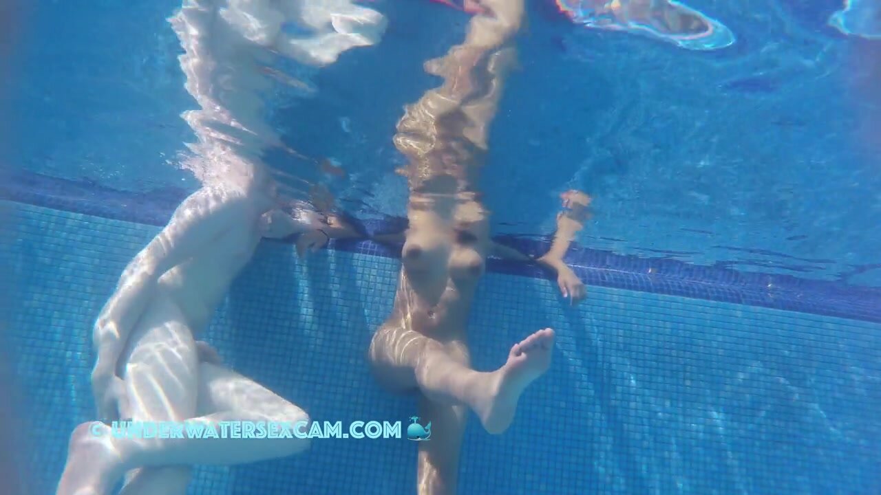 Underwater pool spy