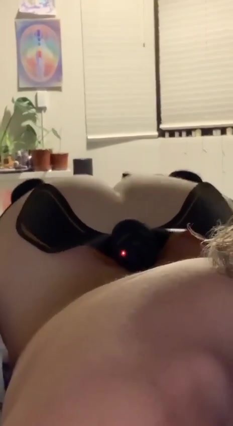 Fat ass jiggling from ass massager
