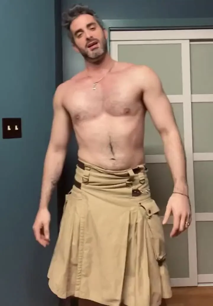 Uncut Monster Cocks In Kilts - Hung guy with huge dick in kilt - ThisVid.com