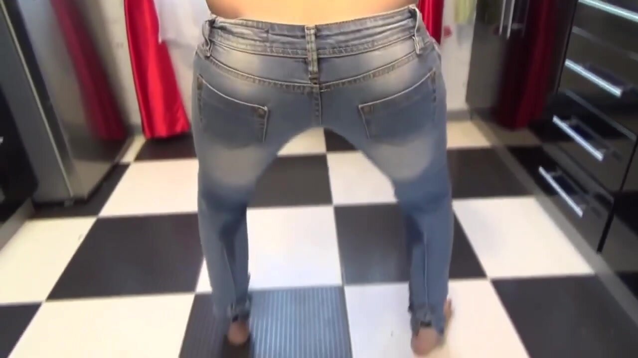 Pissing in jeans - video 7
