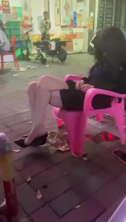 Asian girl public peeing