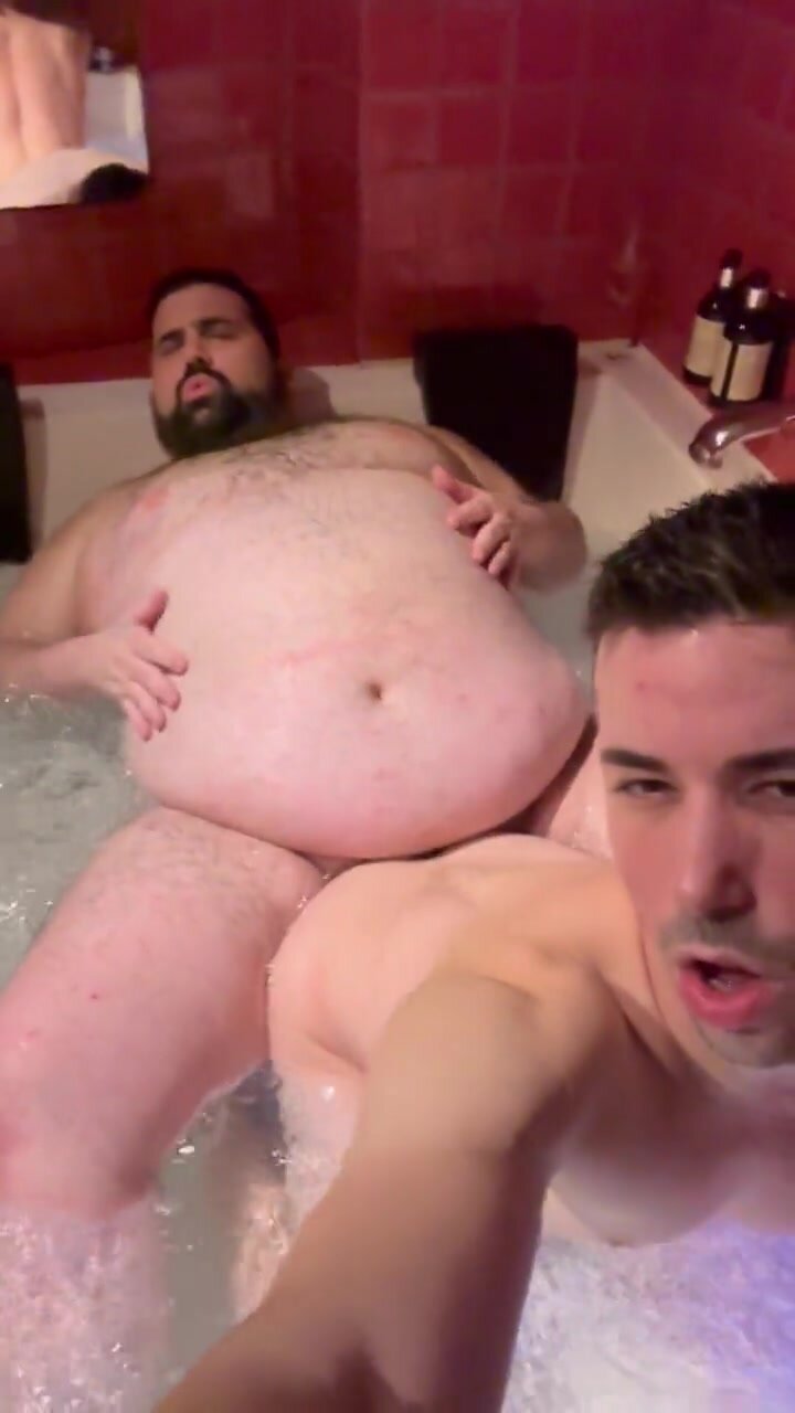 Chub fucking twink in tub