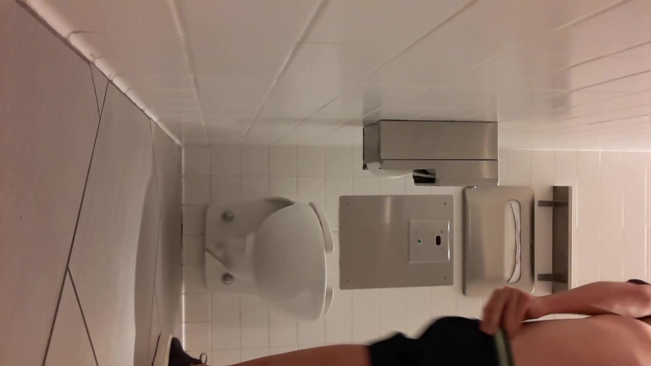 Tweaker exhibitionist shows off in bathroom - ThisVid.com