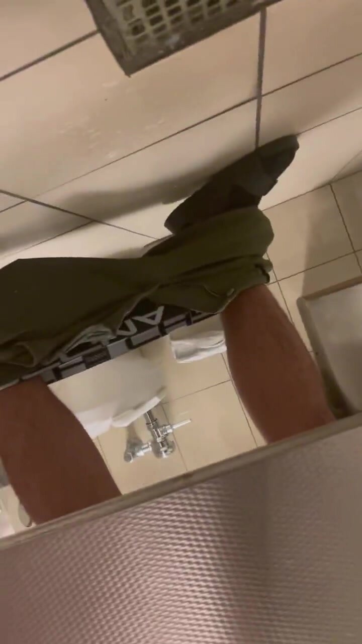 guy caught cum under stall