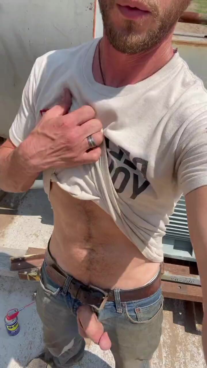 Handsome str8 tradie exposes his dick at the job site