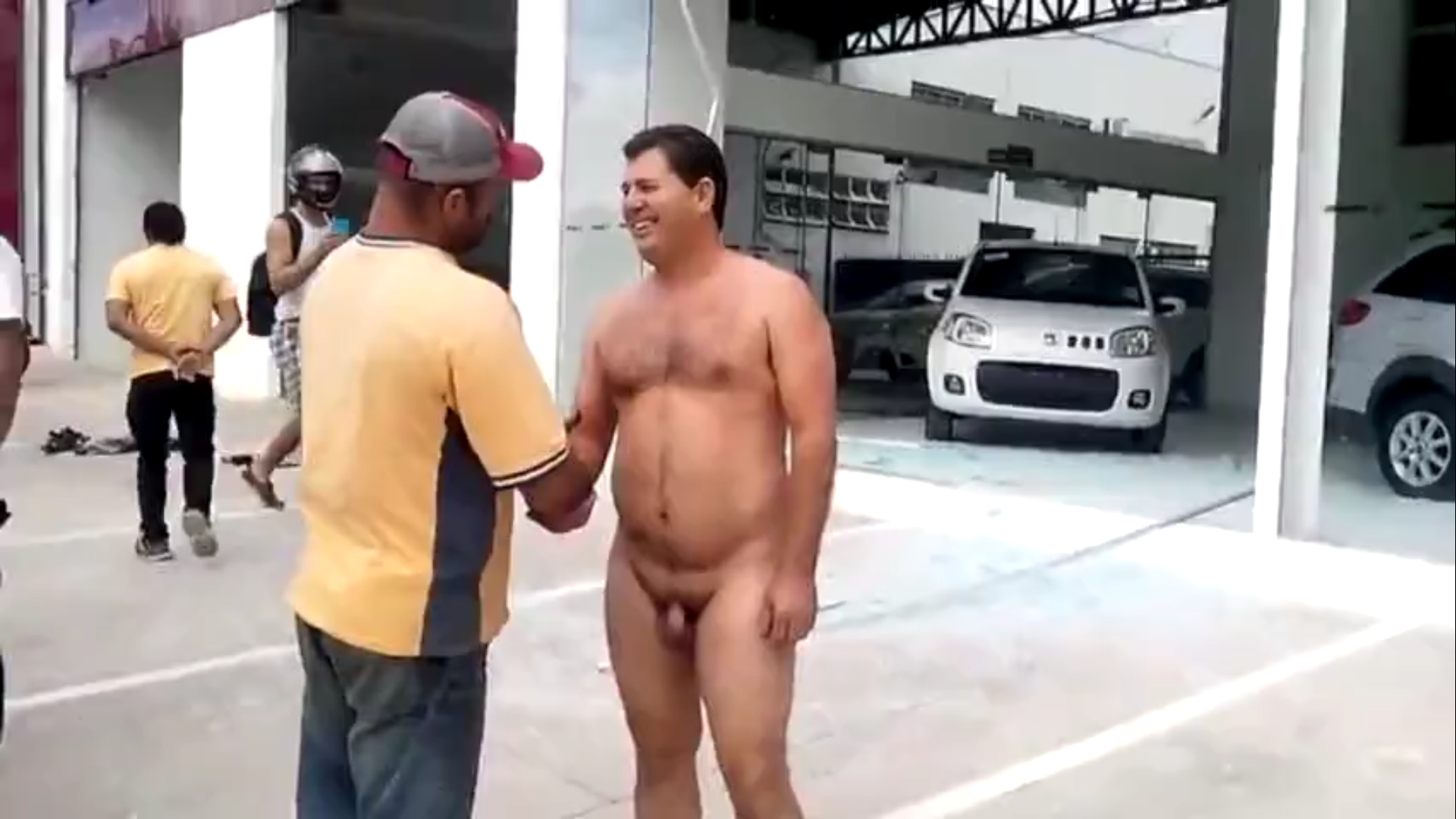 Chub nude in public
