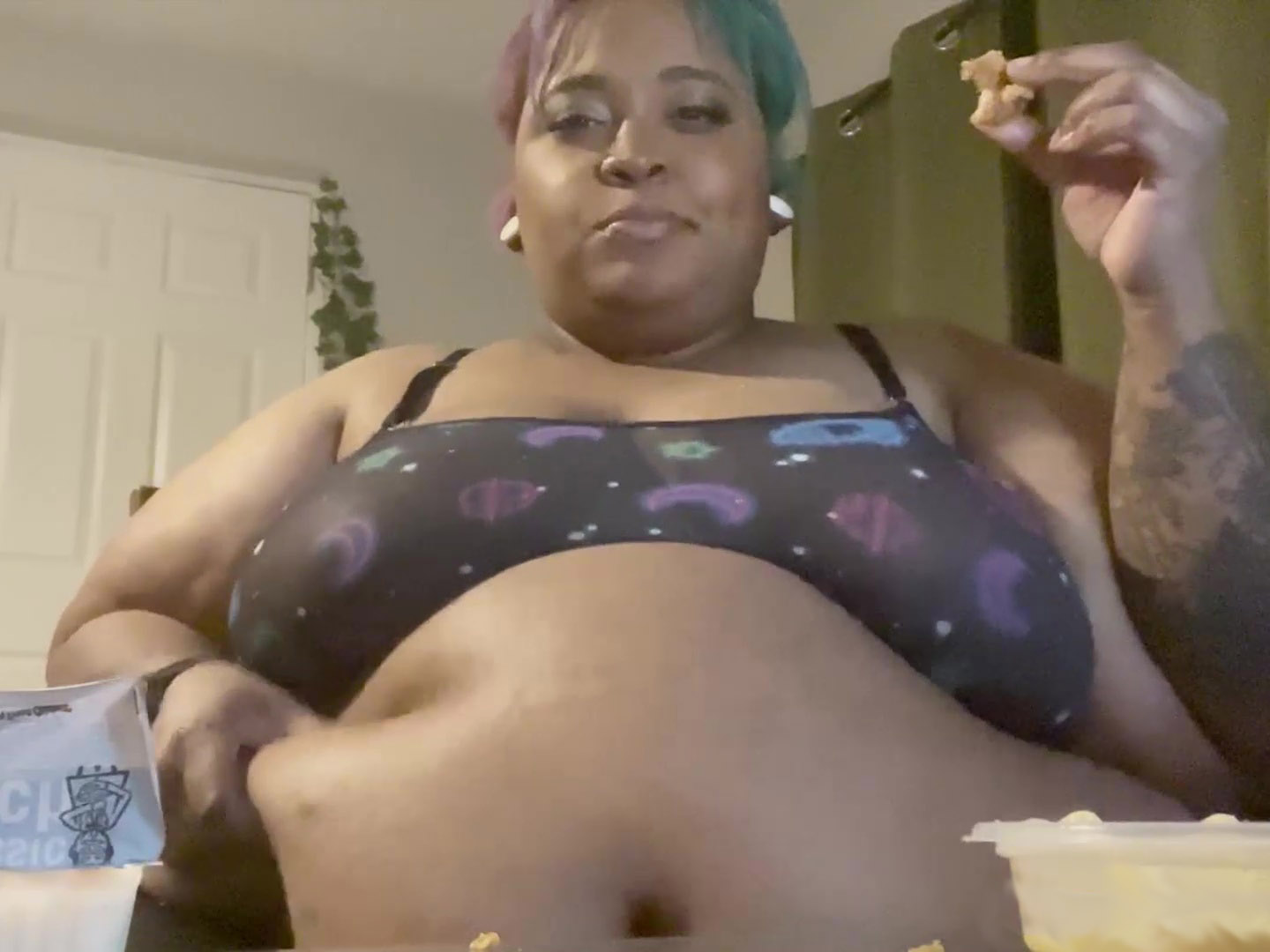 SSBBW stuffs big belly