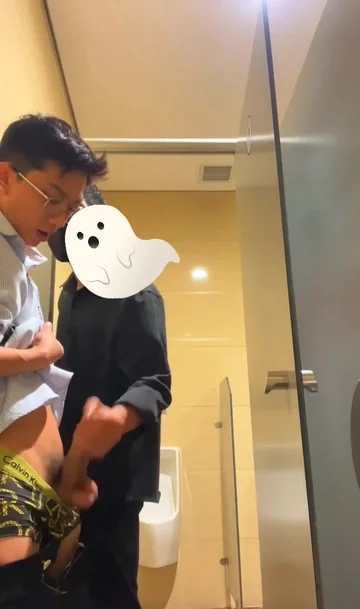 Asian Bath Handjob - Asian: Public Restroom Handjob #1 - ThisVid.com