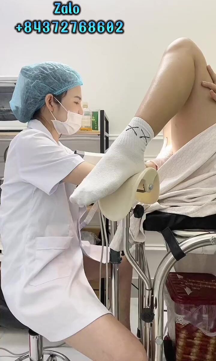 Chinese gynecologists patient sprays her with fluid