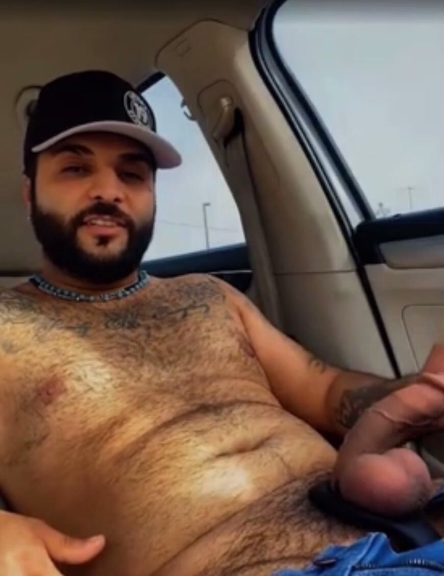 Verbal Hispanic daddy busts a fat nut in his car
