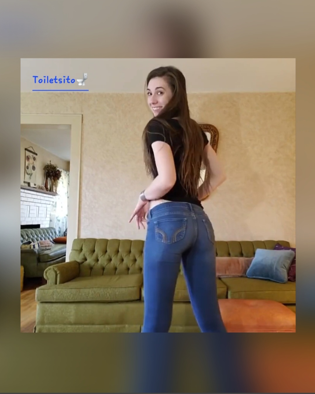 Sexy Teenage Girl Pissing Her Pants- Pissing Teens